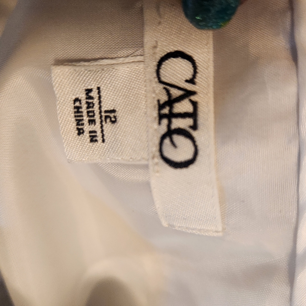 Cato blue, white, and black floral skirt. Size 12. White liner & fastens… - Picture 8 of 8